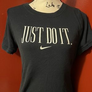 LADIES SIZE LARGE NIKE STRETCH T SHIRT